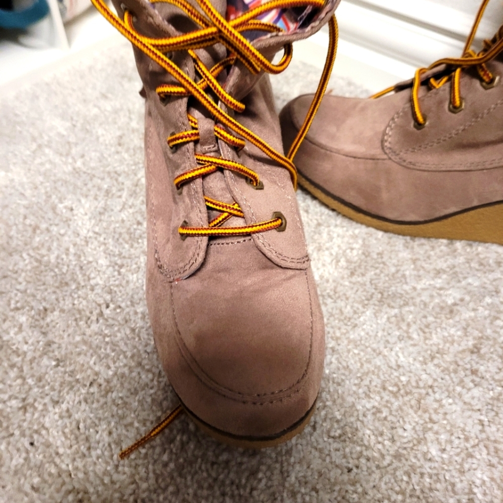 Rock and Candy wedged tie boot